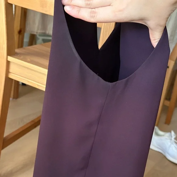 Aritzia Babaton Inscribe top, Deep Purple V-Neck Sleeveless Blouse - Picture 6 of 8